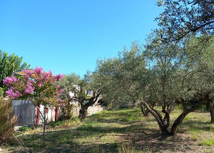 Le Relais Fleuri * ليْ