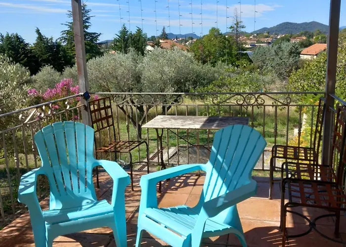 بيت ضيافة Le Relais Fleuri *